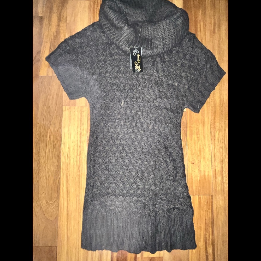 WOMAN’S MANDEE SHORT SLEEVE SWEATER SIZE SMALL